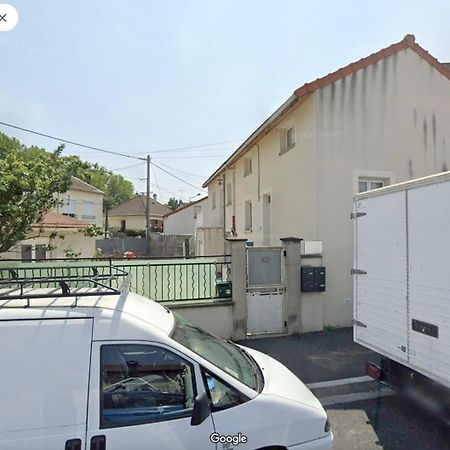 Agréable maison avec parking gratuit sur place. Saint-Denis  Exterior foto